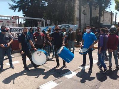 El SECLA solicit� la reapertura del Shopping con protocolo
