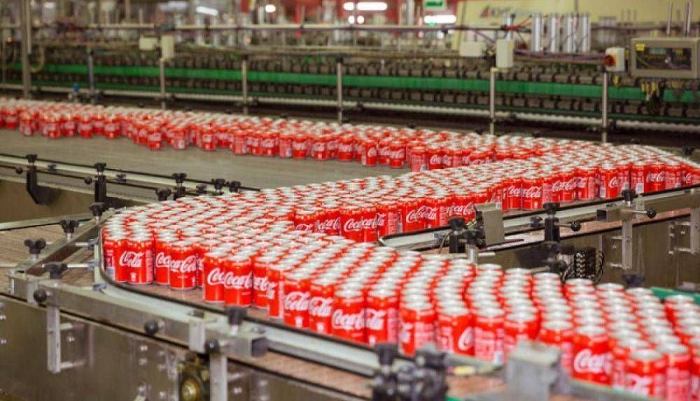 Coca-Cola amenaza el empleo directo e indirecto de casi 600 familias de Mlaga con el anuncio de cierre de su planta