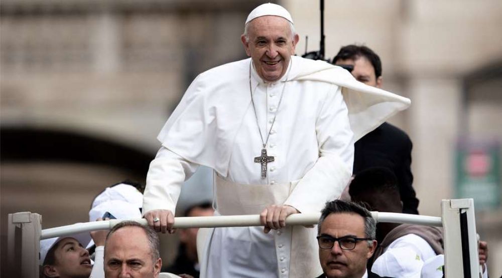 El Papa invita a sumarse a la iniciativa un milln de nios rezan el Rosario