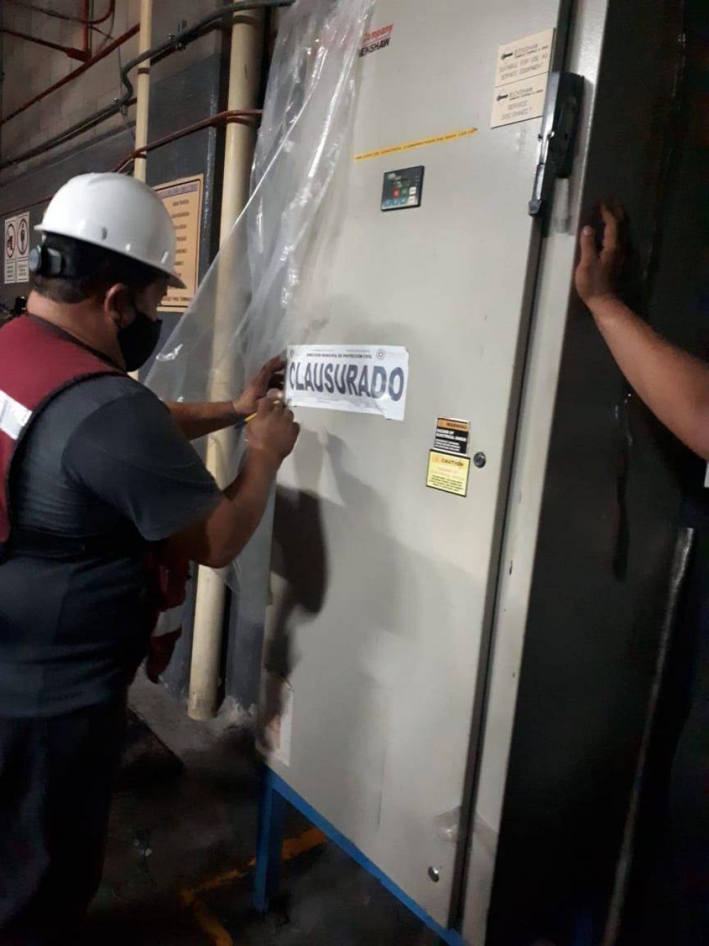 Clausura Protecci�n Civil, la planta de producci�n de empresa embotelladora tras fuga de amoniaco