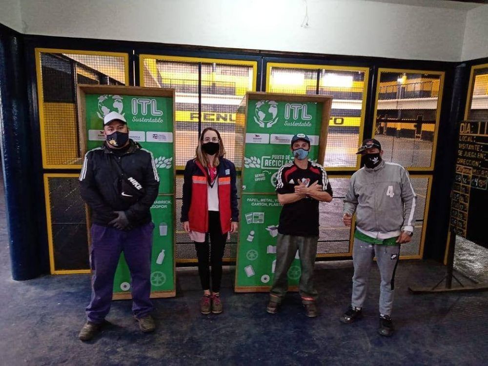 EL Grupo ITL don dos acopiadores de residuos reciclables para vecinos de Dock Sud