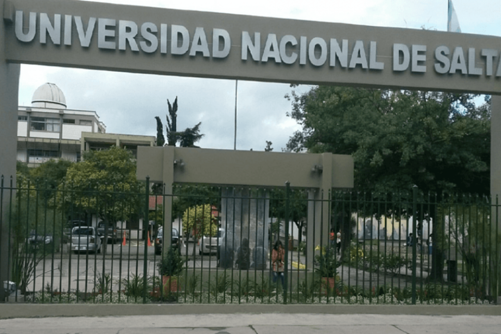 El sueldo de los docentes universitarios de Salta cay ms de un 12% 