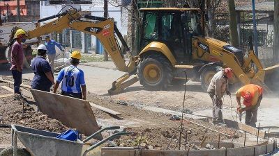Grindetti supervis� obras de asfalto en Villa Caraza