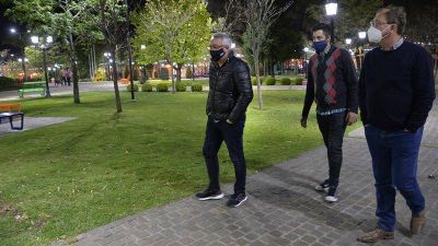 Julio Zamora supervis� la puesta en valor de la Plaza San Mart�n, en Benav�dez