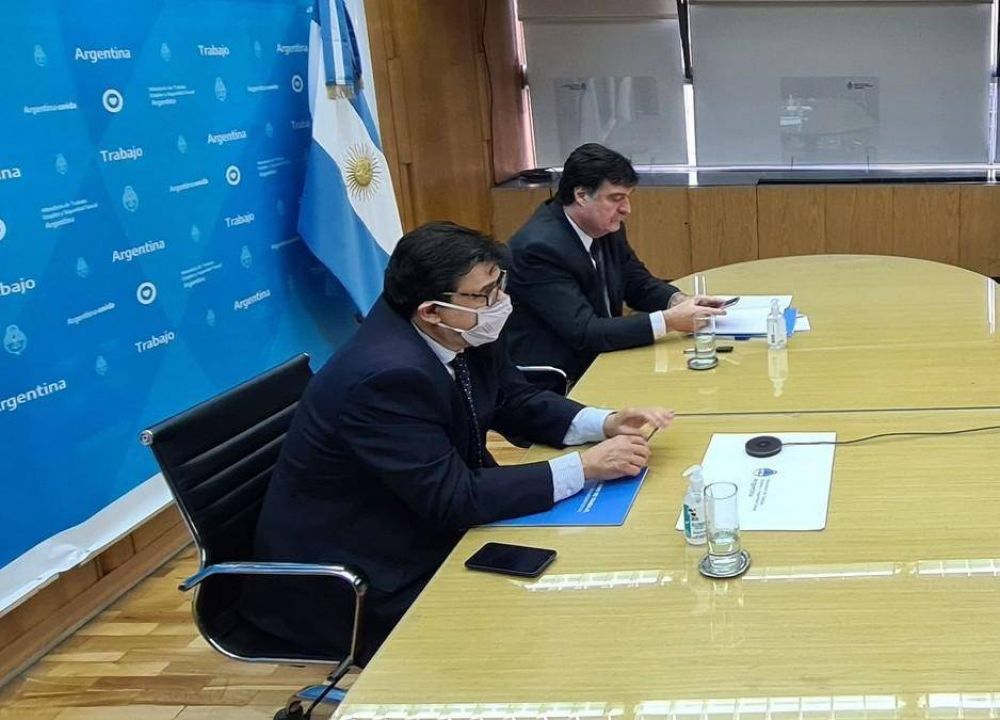 El salario mínimo aumentará un 28% y llegará a 21.600 pesos en marzo