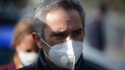 Al l�mite del plazo para el desalojo, Larroque negoci� la salida del 80% de las personas de la toma de Guernica