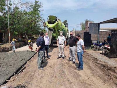 Vialidad Provincial avanza con el pavimento en Fontana