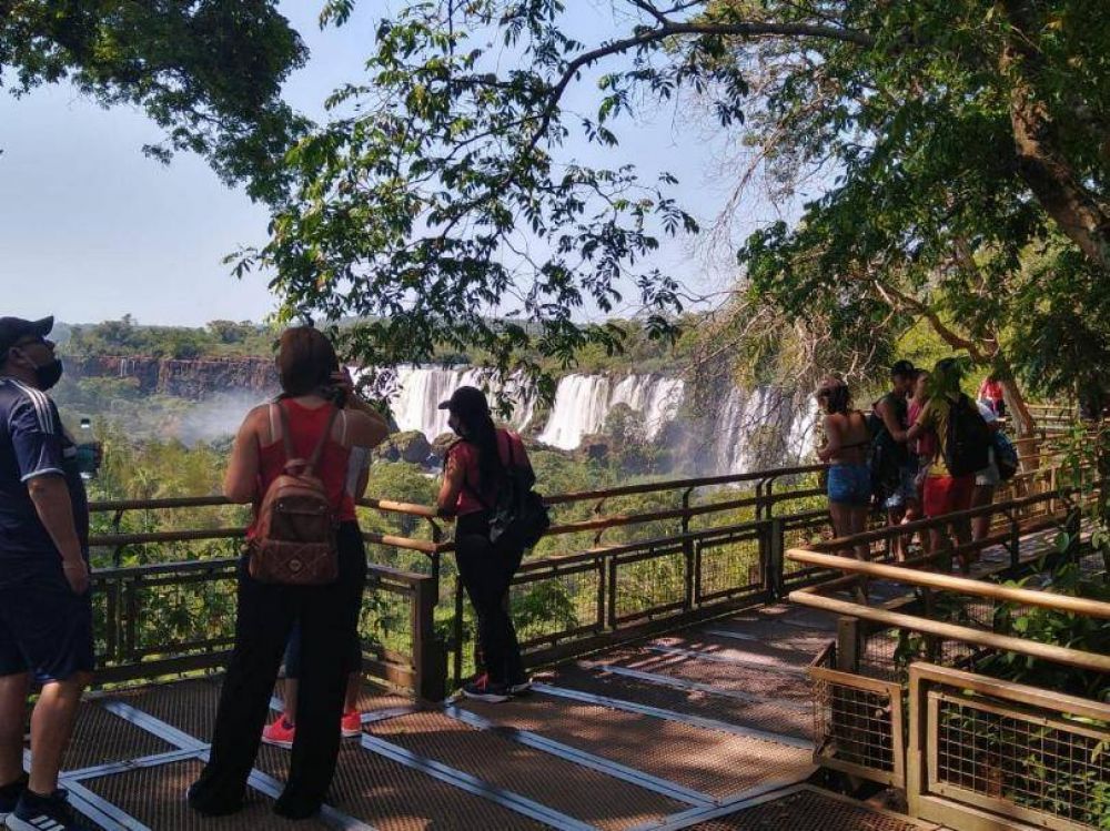 El Parque Nacional Iguaz seguir habilitado nicamente para turismo interno