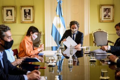 Mayra Mendoza junto a Santiago Cafiero en firma de convenio para avanzar con la digitalizaci�n del municipio