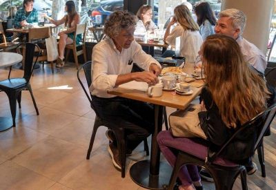 Locales gastron�micos de San Isidro volvieron a atender en su interior y las ventas suben 80%