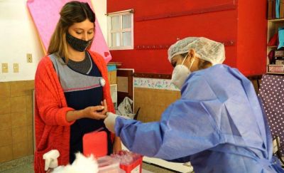 Testearon por Covid-19 a 150 docentes de Esteban Echeverr�a