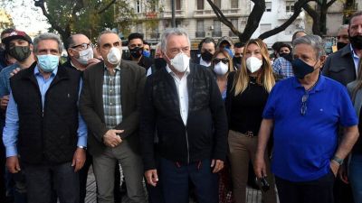Carlos Acu�a tuvo un D�a de la Lealtad paralelo: 