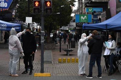 Se registraron 381 nuevas muertes y la tasa de positividad sigue arriba del 60%