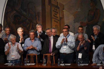 La interna sindical por el 17 de octubre: Alberto Fern�ndez se inclin� por la CGT y oblig� a Moyano a organizar su propia demostraci�n de fuerza