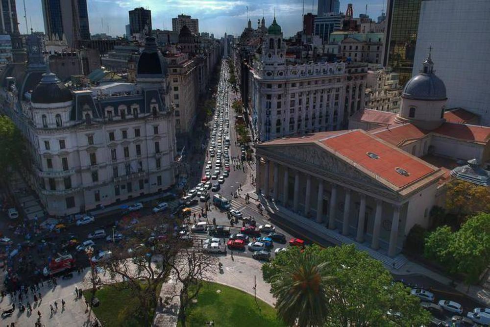El apoyo al gobierno se estabiliza en el nivel de la base electoral de 2019