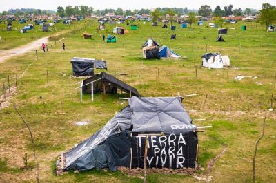Se posterga el desalojo en Guernica y crece la tensi�n en el oficialismo