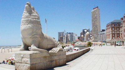 Axel Kicillof se re�ne con intendentes en Mar del Plata para definir la temporada de verano