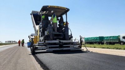 Empezaron a pavimentar la autopista de la Ruta Nacional N� 33 entre Bah�a Blanca y Tornquist