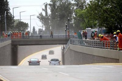 Obra del paso bajo nivel: Habilitan la rampa de Avenida 32 para el cruce de veh�culos