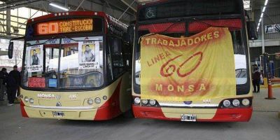 Trabajadores de la L�nea 60 realizaron un corte parcial en Puente Saavedra en reclamo de paritarias