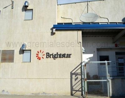 Trabajadores de la empresa Brightstar en estado de asamblea permanente