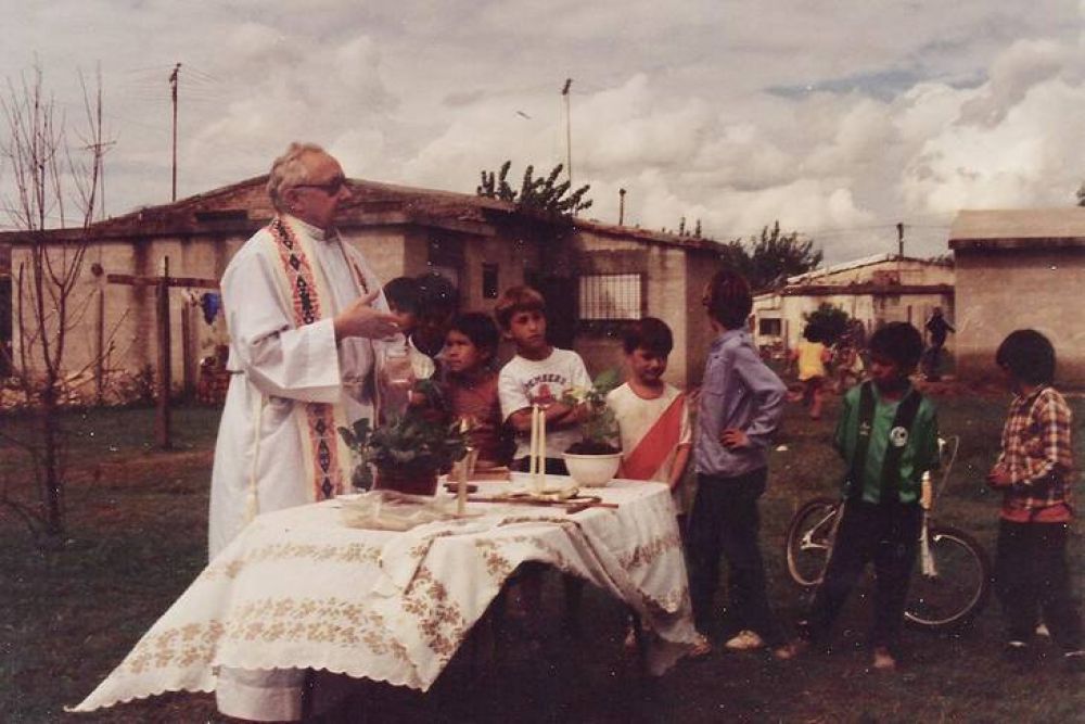 Estrenaron el documental sobre la vida y el legado del sacerdote jesuita 