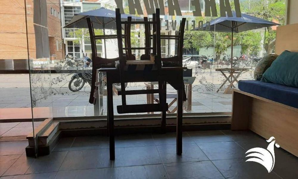 “No más sillas al revés”, la nueva campaña del sector gastronómico para insistir con la reapertura
