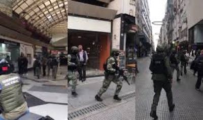 Allanamientos con armas largas en la City pusieron nerviosos a los cueveros del d�lar