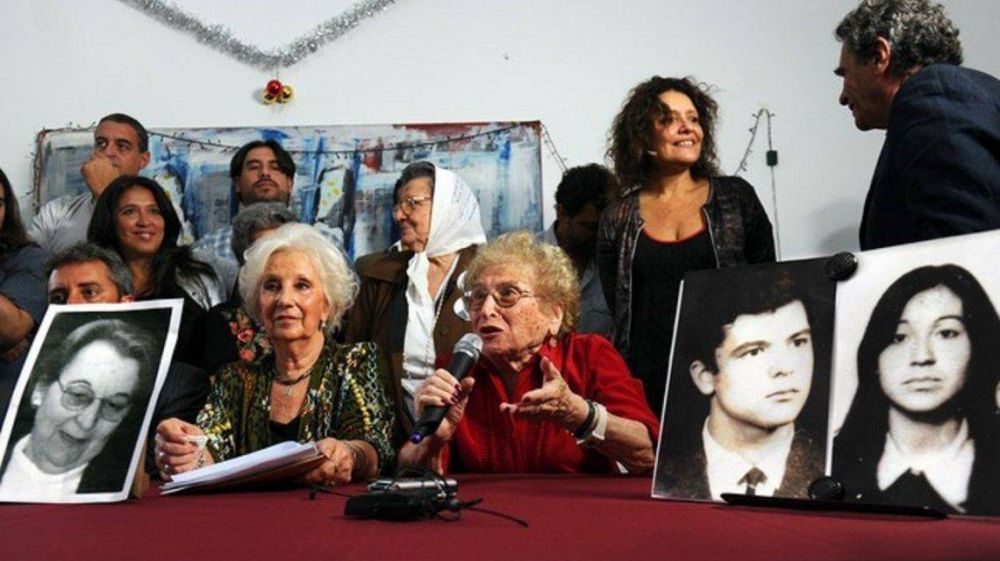 Abuelas de Plaza de Mayo conmemora los 43 aos de su nacimiento