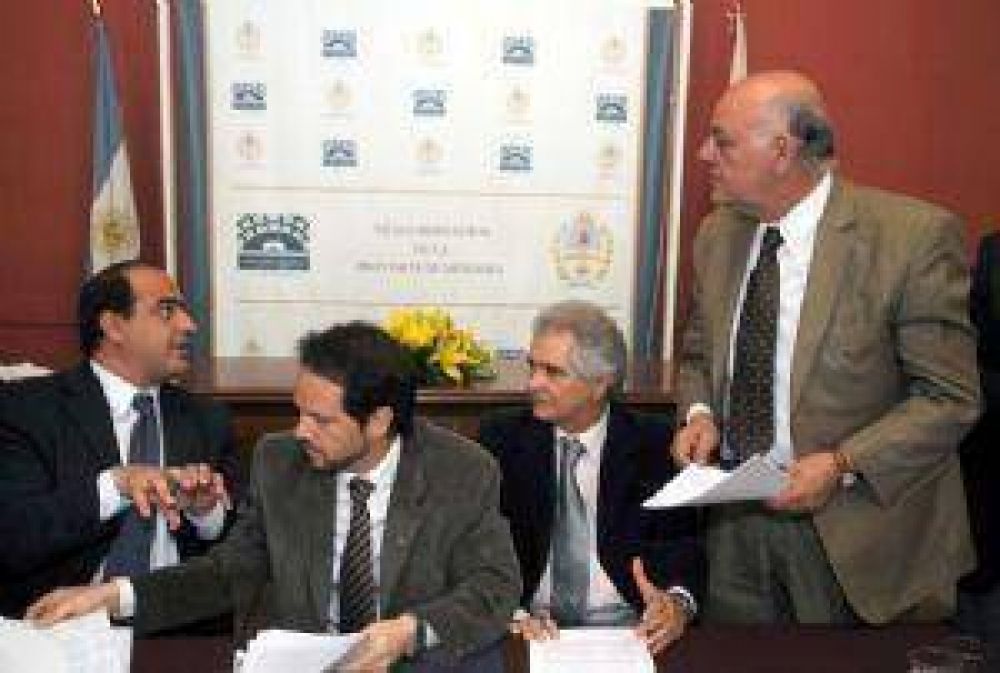 Acuerdo del PJ y el Frente C�vico para flexibilizar la reforma constitucional