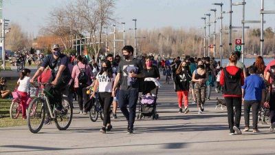 Nuevas medidas: Neuqu�n prohibi� las reuniones sociales en espacios p�blicos