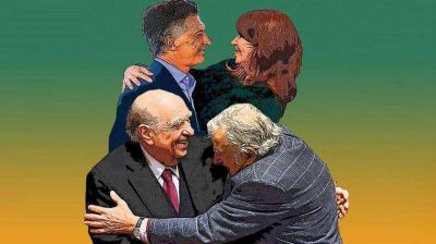 El abrazo Macri-Cristina