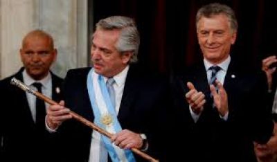 Giro en la estrategia oficialista: Alberto en el centro y polarizaci�n con Macri