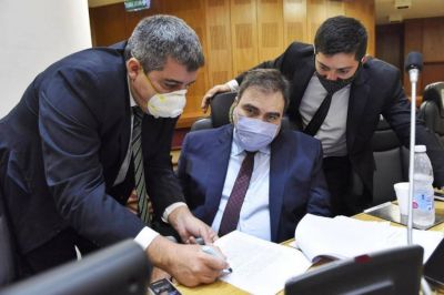 Legisladores del PJ refutan a Cano: 
