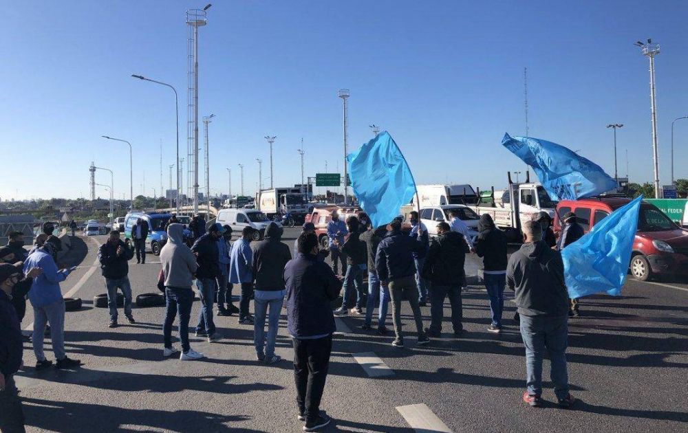 Corte y protesta de colectiveros en Puente La Noria