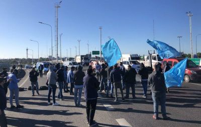Corte y protesta de colectiveros en Puente La Noria