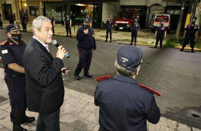 Ferraresi inaugur� obras y present� dos nuevas autobombas en los Bomberos Voluntarios de Dom�nico-Wilde 