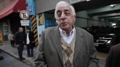 El Gobierno gira otros mil millones de pesos a las obras sociales con Roberto Fern�ndez como ganador