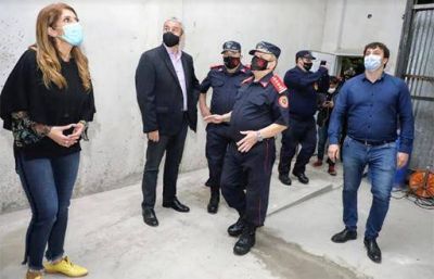 Ferraresi inaugur� obras y present� dos nuevas autobombas en los Bomberos Voluntarios de Dom�nico-Wilde 