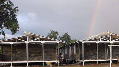As� funcionan las casas construidas con ladrillos de pl�stico reciclado en ColombiaLa iniciativa ha permitido que m�s de mil familias de escasos recursos puedan tener un techo.