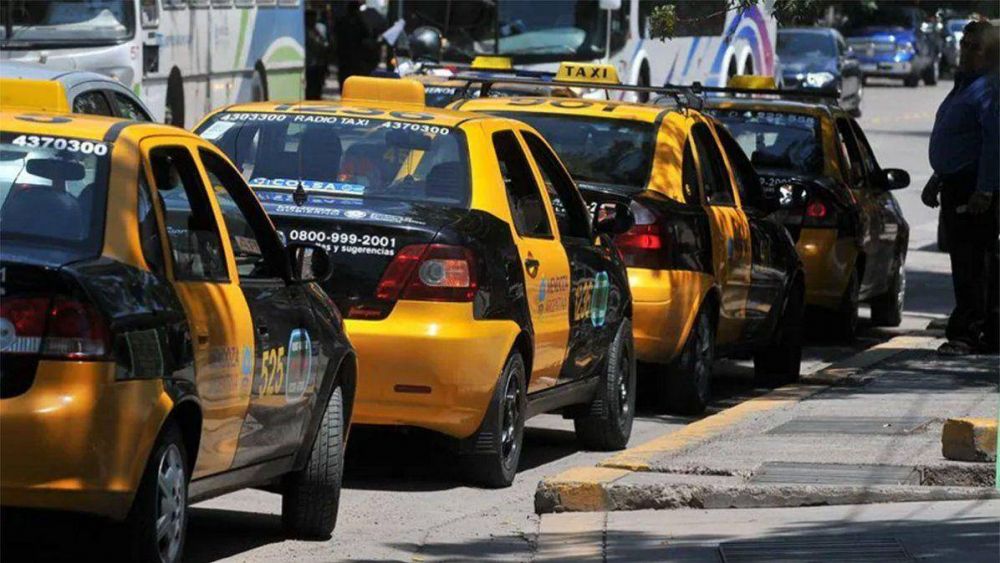 Dueños de taxis pidieron un aumento del 60%