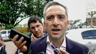 Larroque defendi� los subsidios para desalentar tomas: 