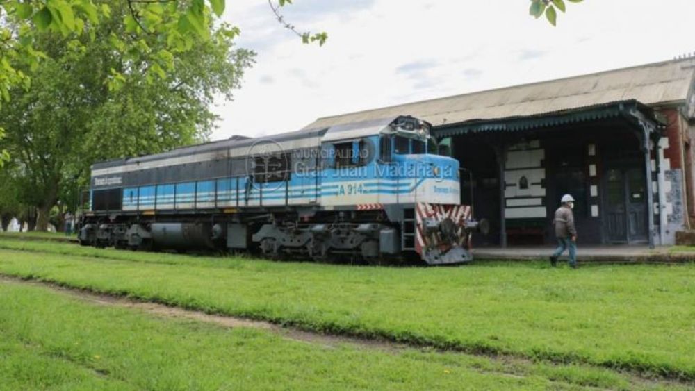 Una locomotora realizó el recorrido hasta Madariaga y se acerca la vuelta del tren