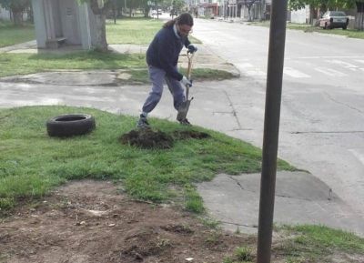 Trabajadores municipales erradican basurales y los transforman en lugares cuidados