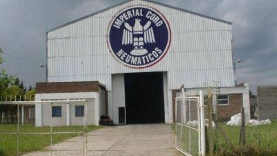 Tras cerrar con el macrismo por no poder competir con las importaciones, reabre una f�brica de neum�ticos