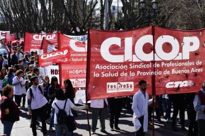 La Plata: Profesionales de la Salud realizaron una caravana exigiendo aumento salarial