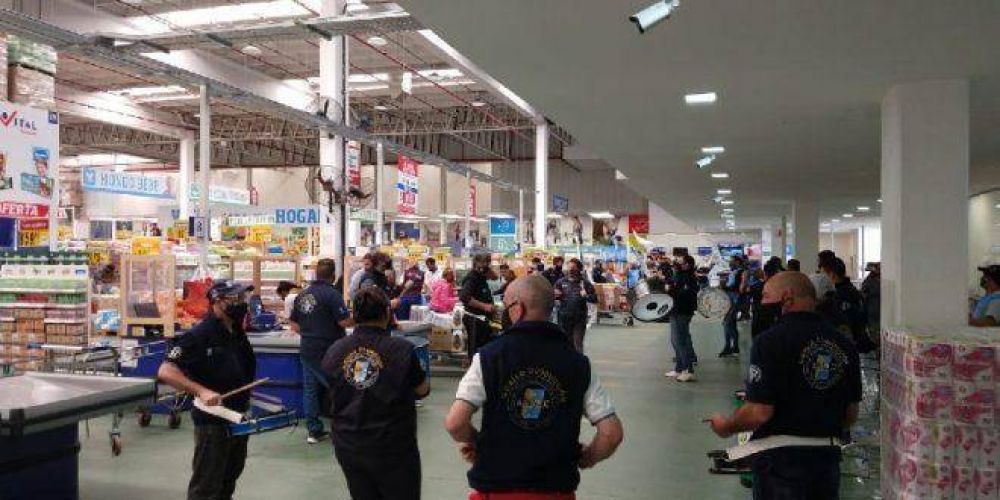 Jerrquicos de Comercio contina su lucha contra el mayorista Vital y se manifestaron en la sucursal de Burzaco