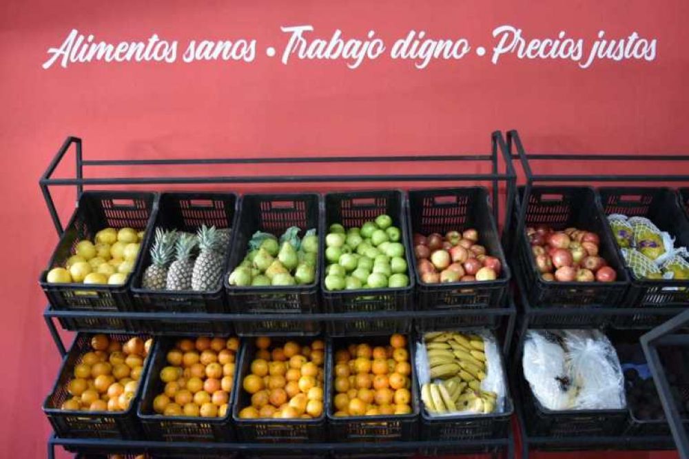 La organización de Grabois inauguró un mercado agroecológico en pleno centro de La Plata