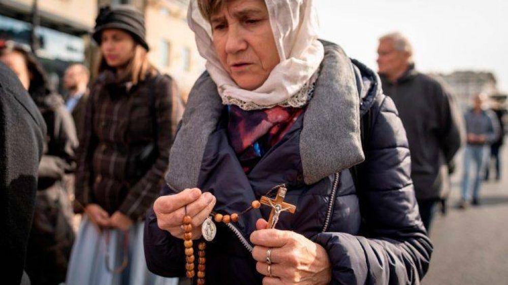 Polonia: en las iglesias se rezar� por el pa�s, sacudido por las protestas