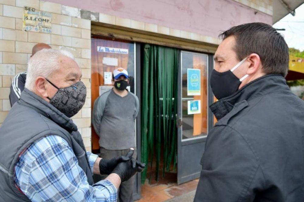 Watson destac� la solidaridad y la capacidad de reconversi�n en el sector comercial del distrito